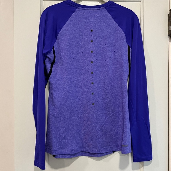 New Balance Fitness Top - Picture 2 of 5